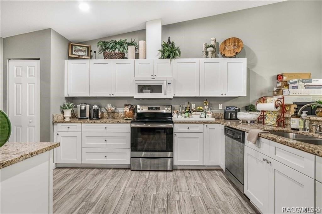 2142 S Gleneagle Ter - Photo 4 of 18