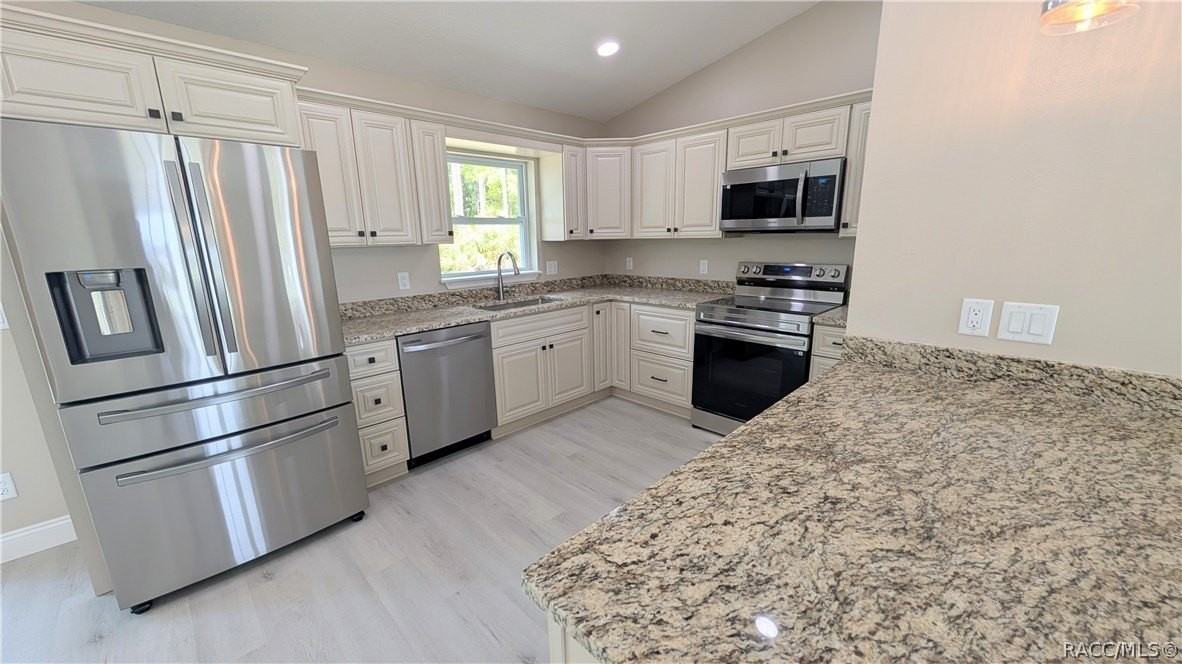 7708 N Paris Dr - Photo 6 of 24