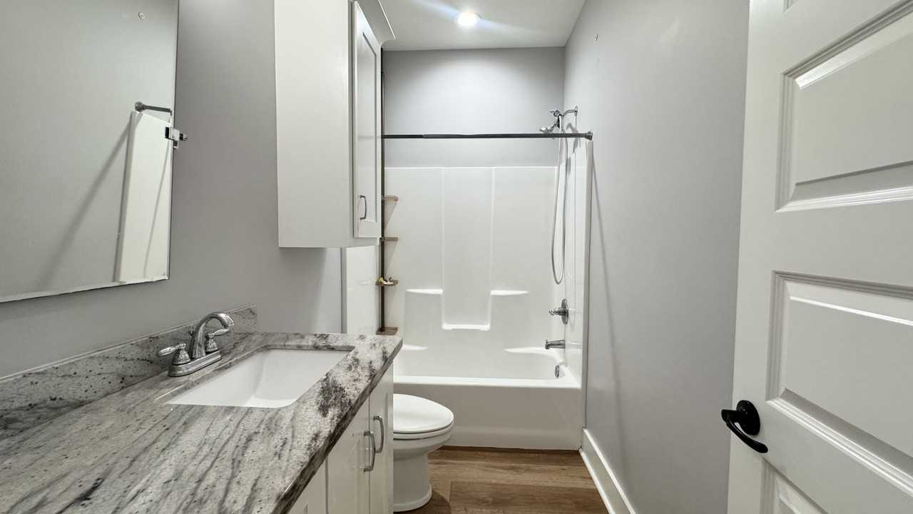 710 Clarence St - Photo 3 of 3