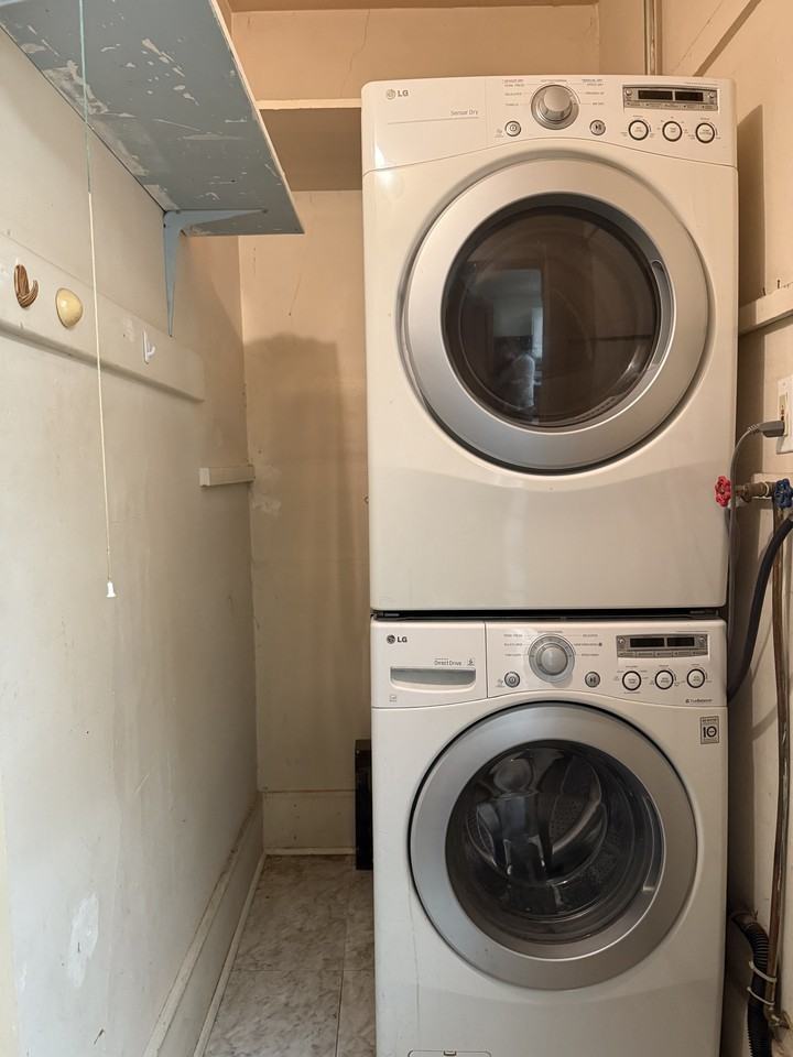 213 S 9th St #2 - Photo 2 of 9