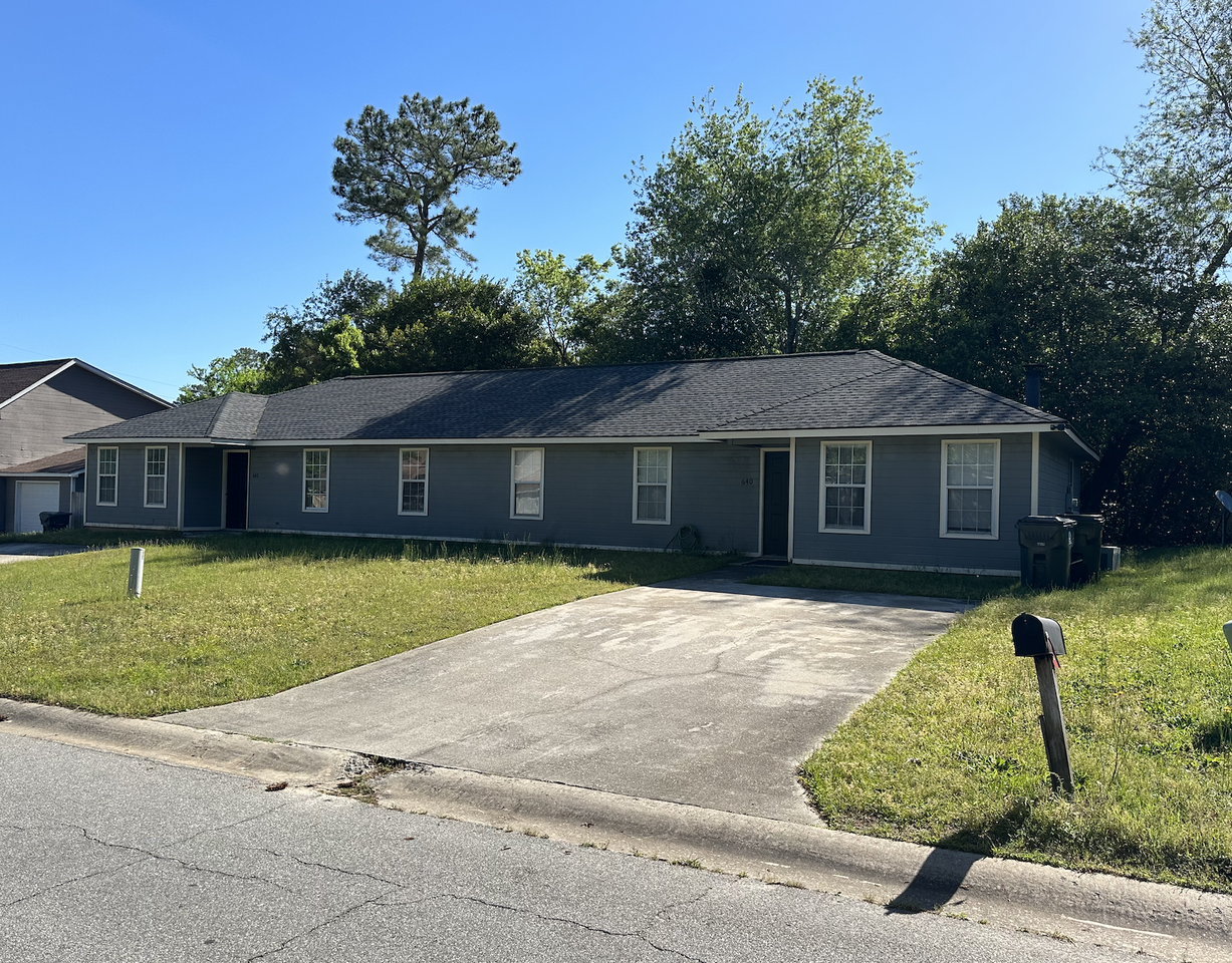 642 Maplewood Dr #1 - Photo 3 of 3