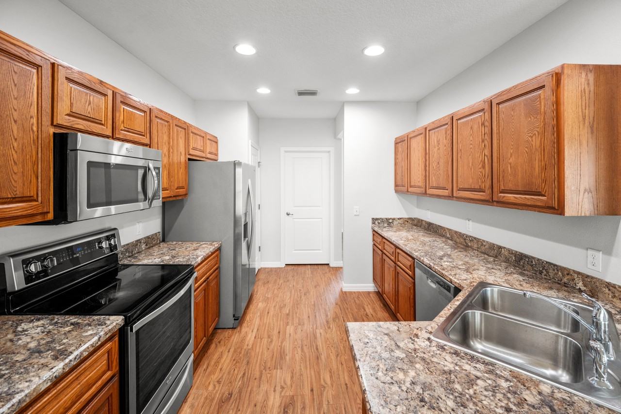 1621 Town Park Ct #1 - Photo 6 of 24