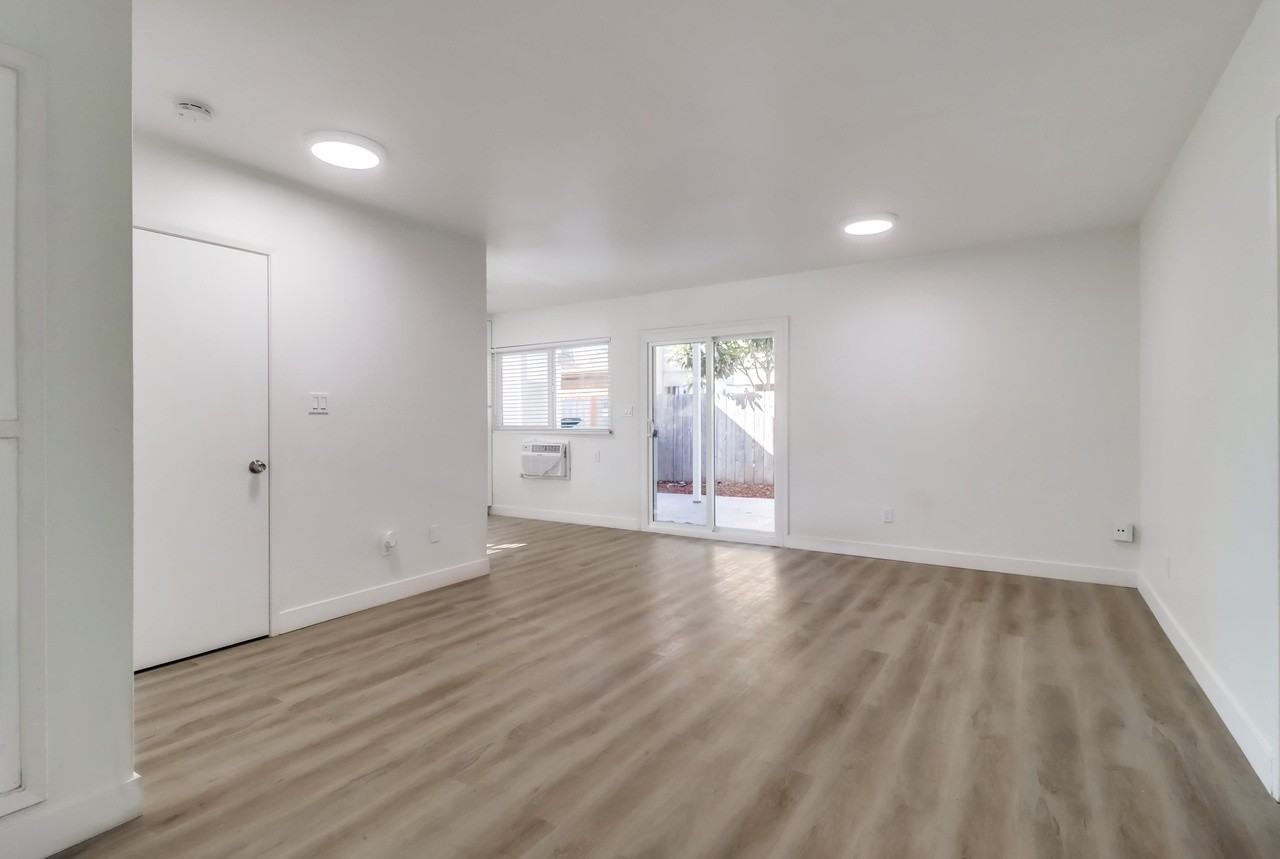 8650 Hurlbut St #8650 - Photo 5 of 25