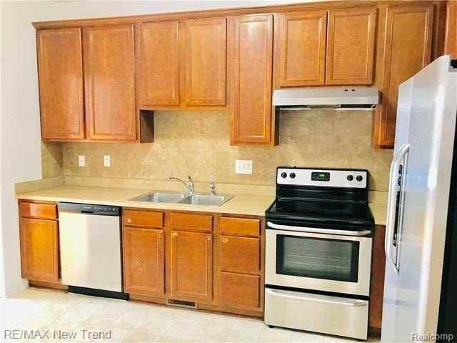 41261 N Maplewood Dr - Photo 3 of 16