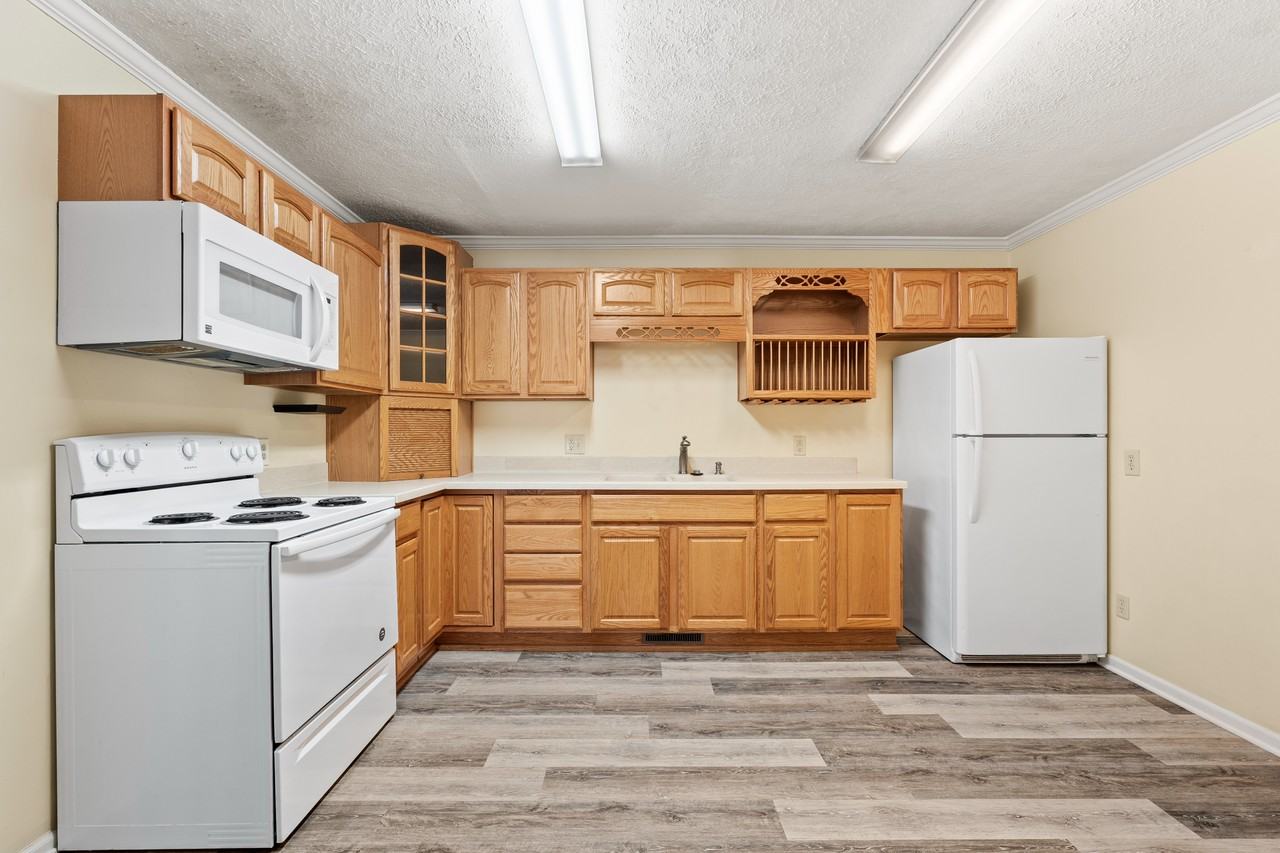 225 W Jefferson St #7 - Photo 3 of 17