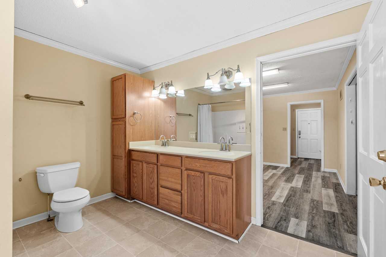 225 W Jefferson St #7 - Photo 7 of 17