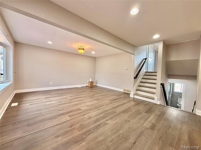 32607 Lancaster Dr - Photo 3 of 31