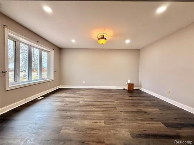 32607 Lancaster Dr - Photo 4 of 31