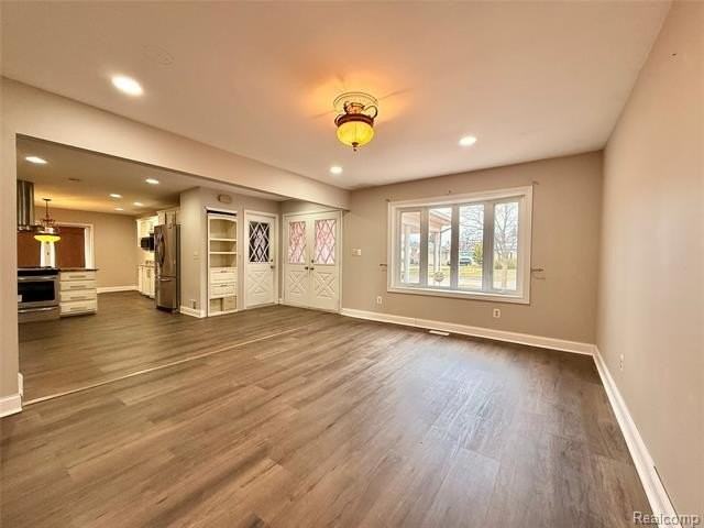 32607 Lancaster Dr - Photo 5 of 31