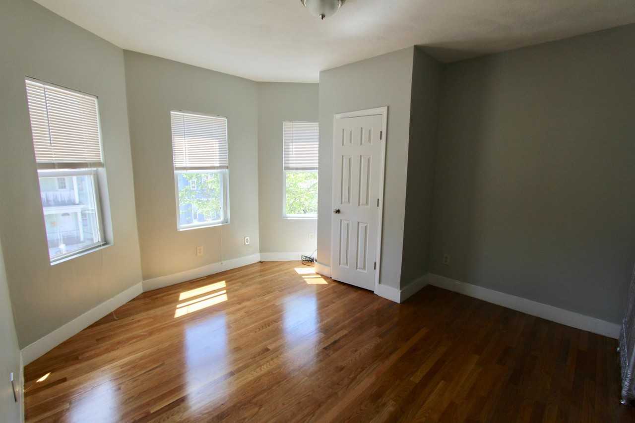 109 Pleasant St #2 - Photo 5 of 13