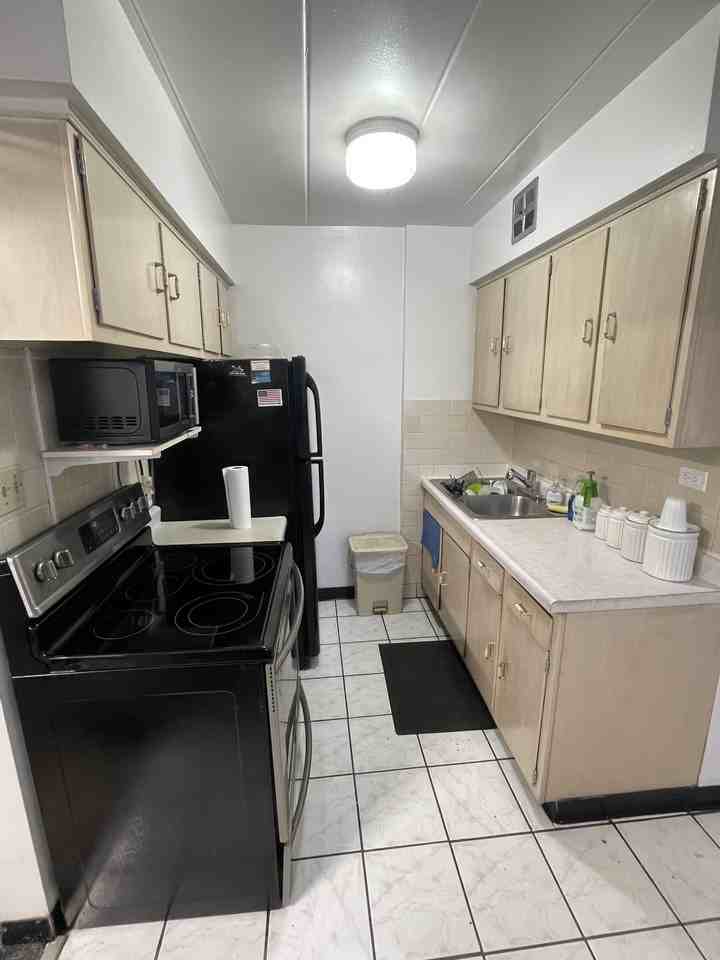 1914 N 17th Ave #11 - Photo 3 of 5