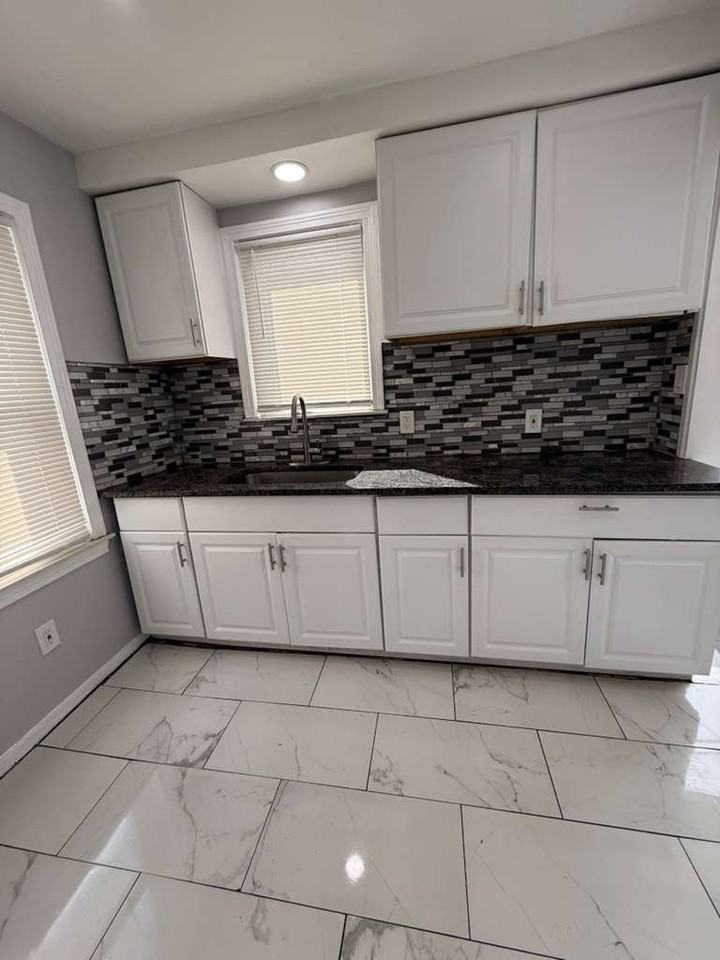 9054 Grandville Ave - Photo 3 of 16