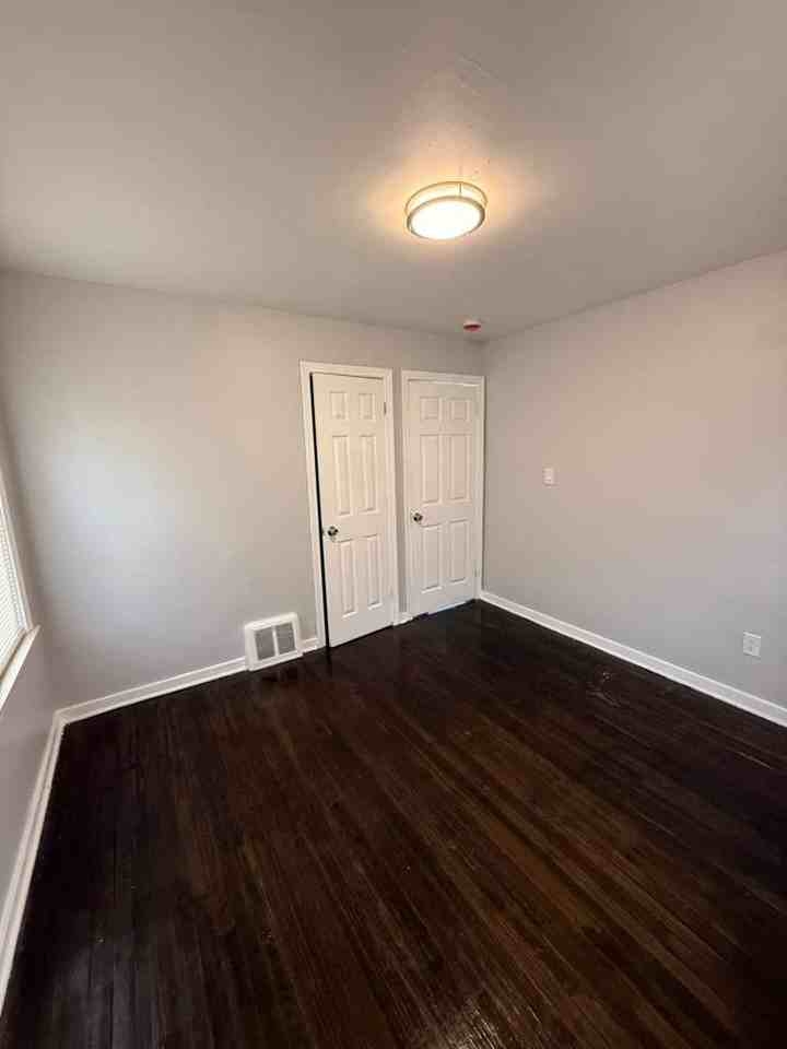 9054 Grandville Ave - Photo 7 of 16