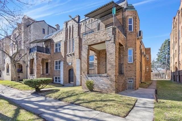 17701 Manderson Rd - Photo 2 of 42