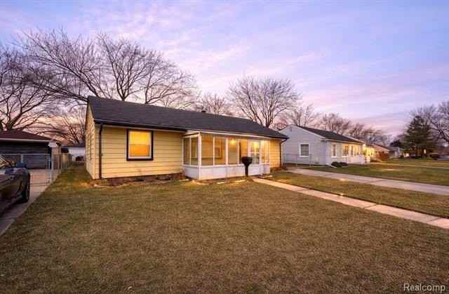 26641 Ridgemont St - Photo 2 of 22