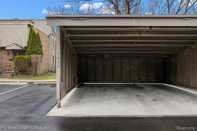 1432 Oakbrook E - Photo 5 of 35