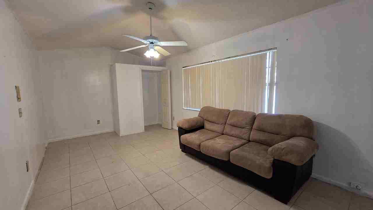 2249 Se Melaleuca Blvd Unit B - Photo 4 of 6
