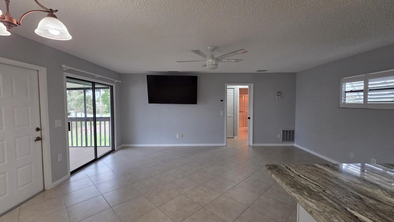 1212 Breezy Way Unit 7h - Photo 5 of 16