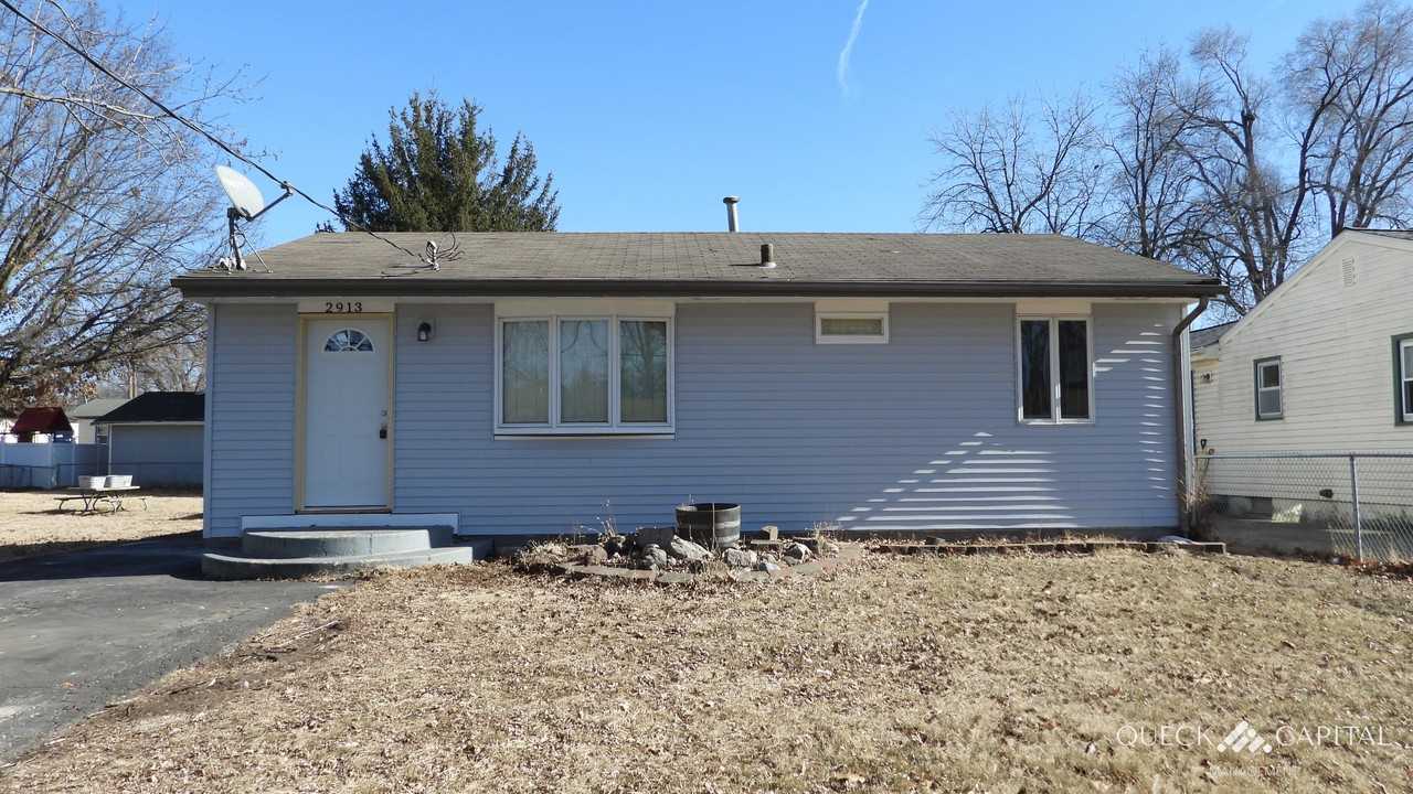 2913 E 36th St #1 - Photo 3 of 13