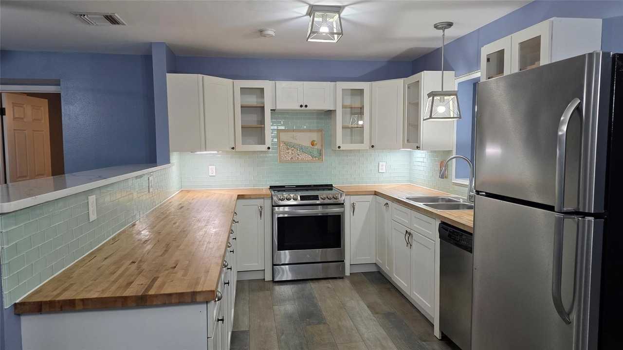 426 Tulip Dr - Photo 4 of 28