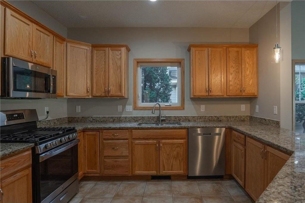 4108 Regent Ave N - Photo 6 of 31