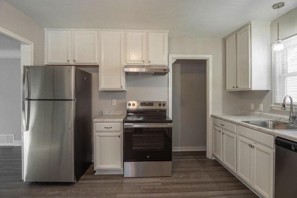 5247 Dupont Ave N - Photo 3 of 20