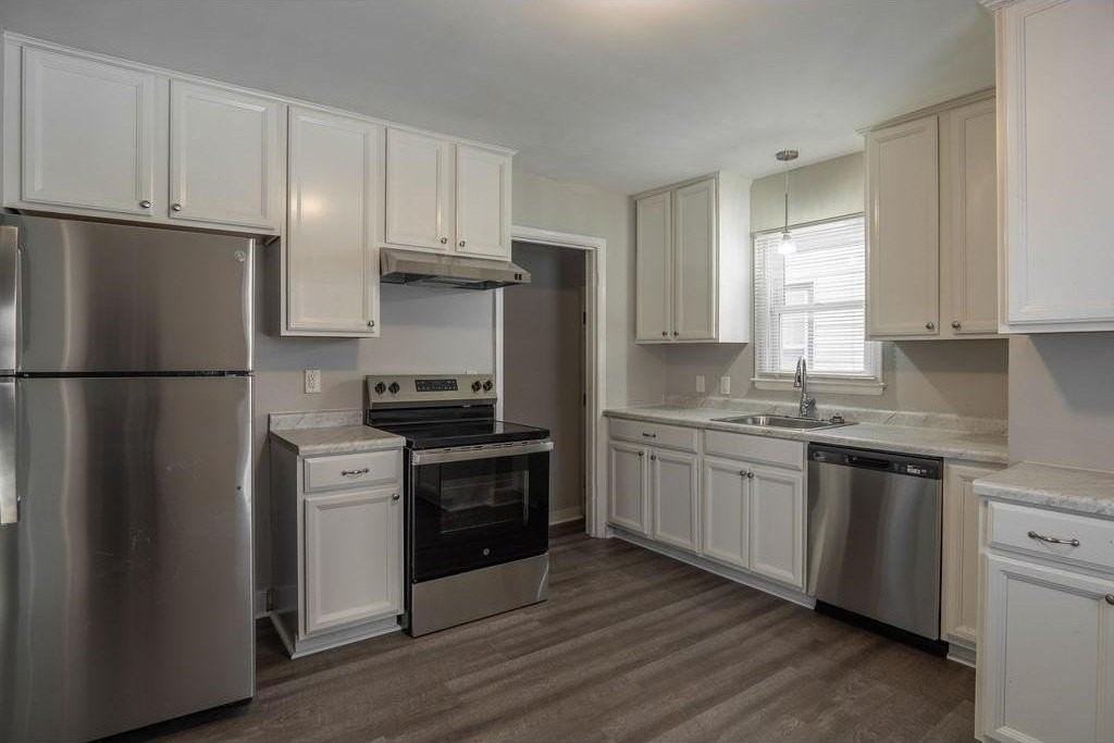 5247 Dupont Ave N - Photo 5 of 20