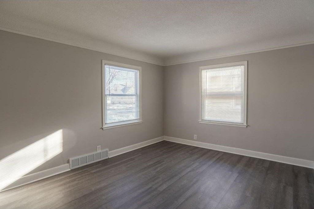 5247 Dupont Ave N - Photo 7 of 20