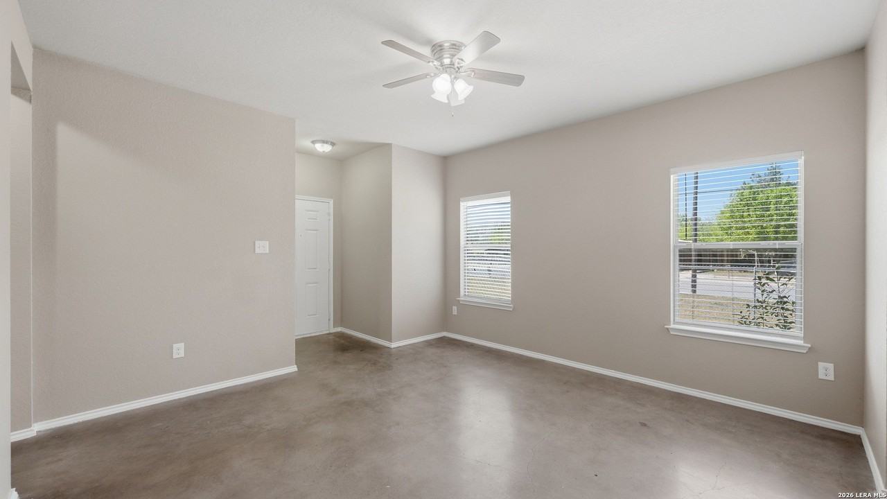 107 Rosedale Ave - Photo 4 of 29