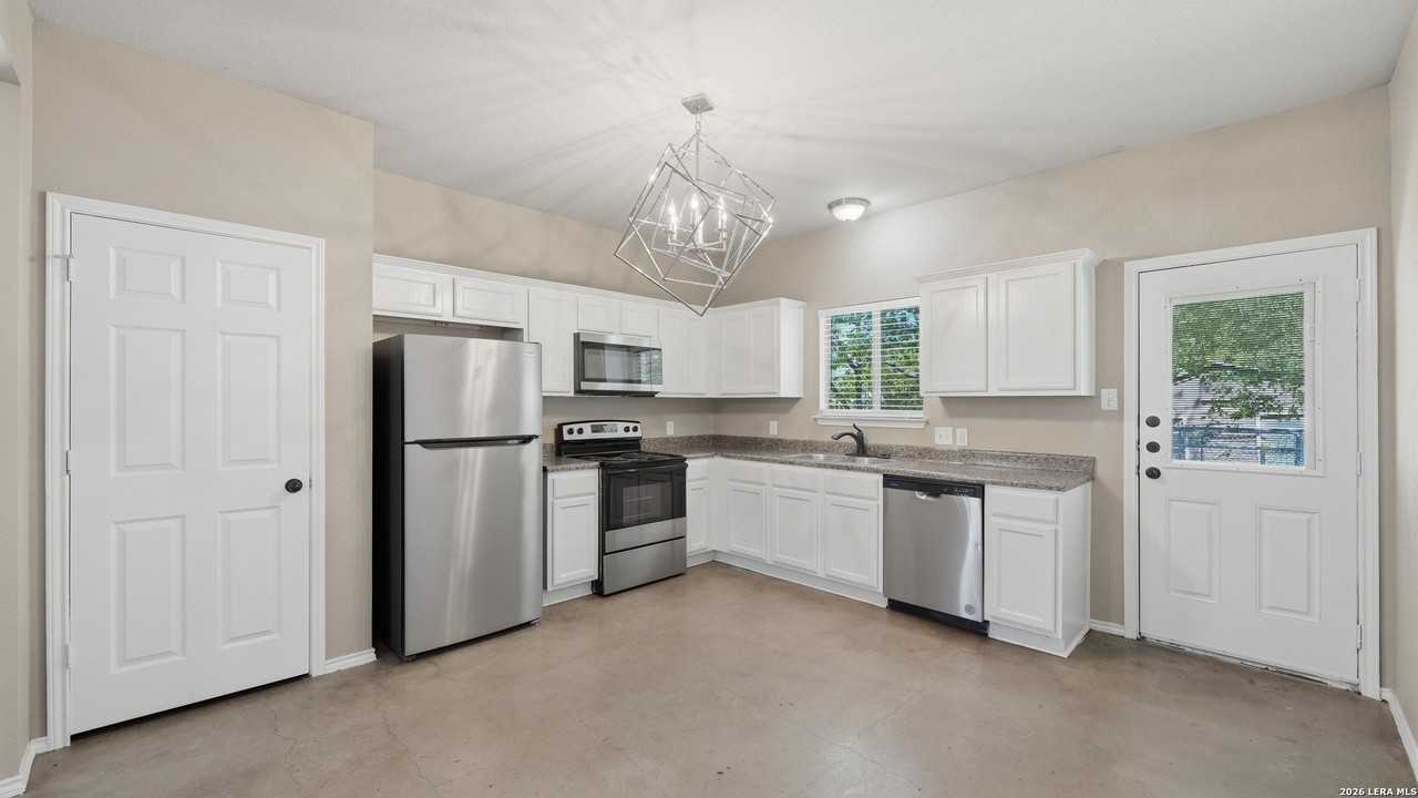 107 Rosedale Ave - Photo 6 of 29