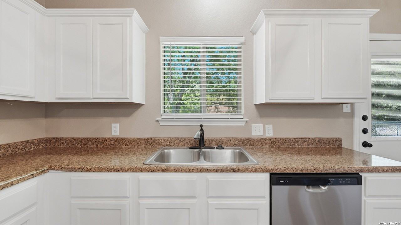 107 Rosedale Ave - Photo 7 of 29