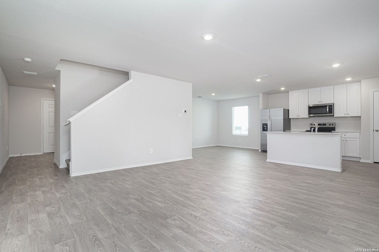 722 Jennifer Way - Photo 4 of 25