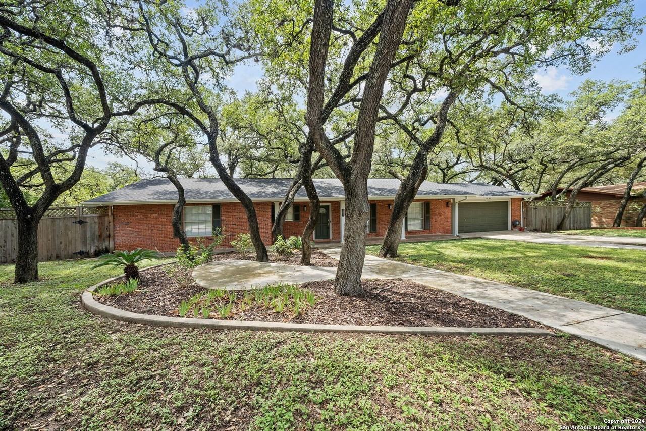 202 Donella Dr - Photo 3 of 33