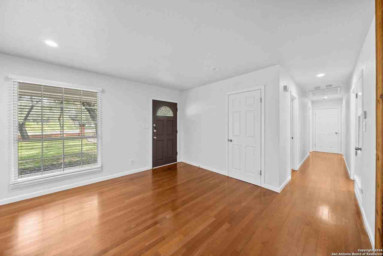 202 Donella Dr - Photo 6 of 33