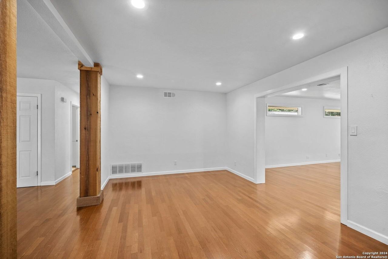 202 Donella Dr - Photo 7 of 33