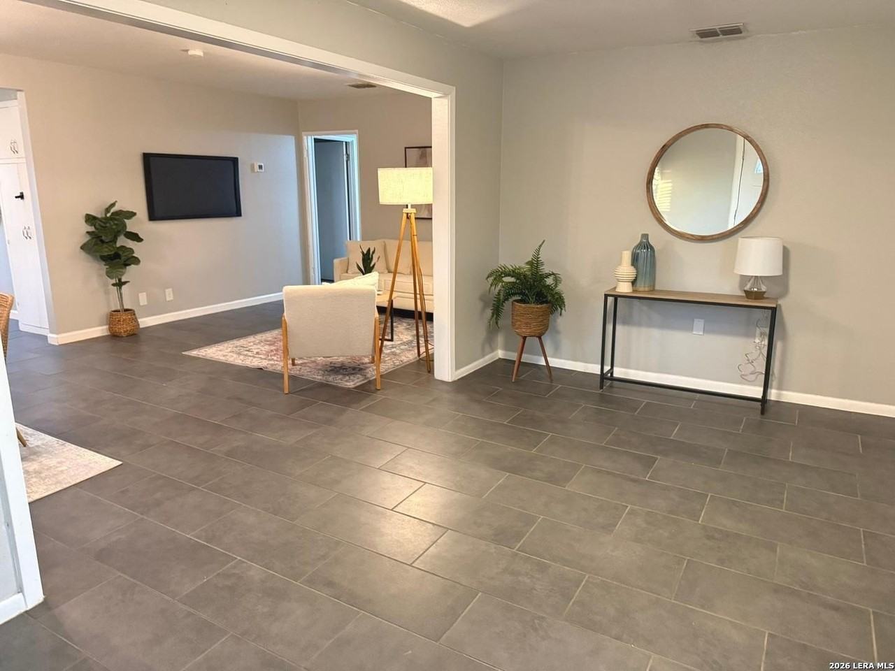 102 Antrim Dr - Photo 3 of 22