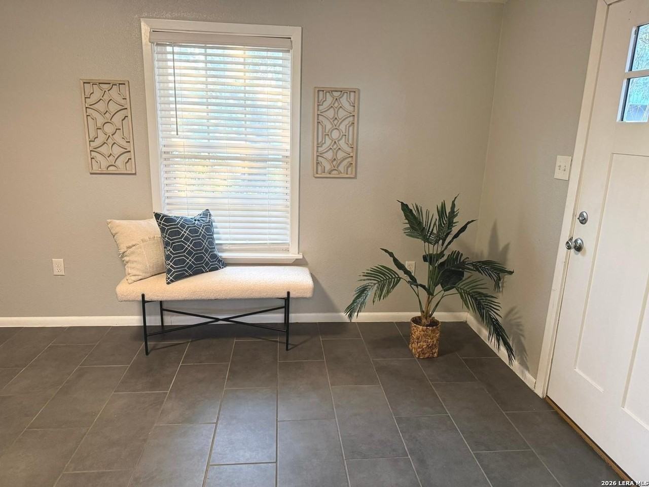 102 Antrim Dr - Photo 4 of 22