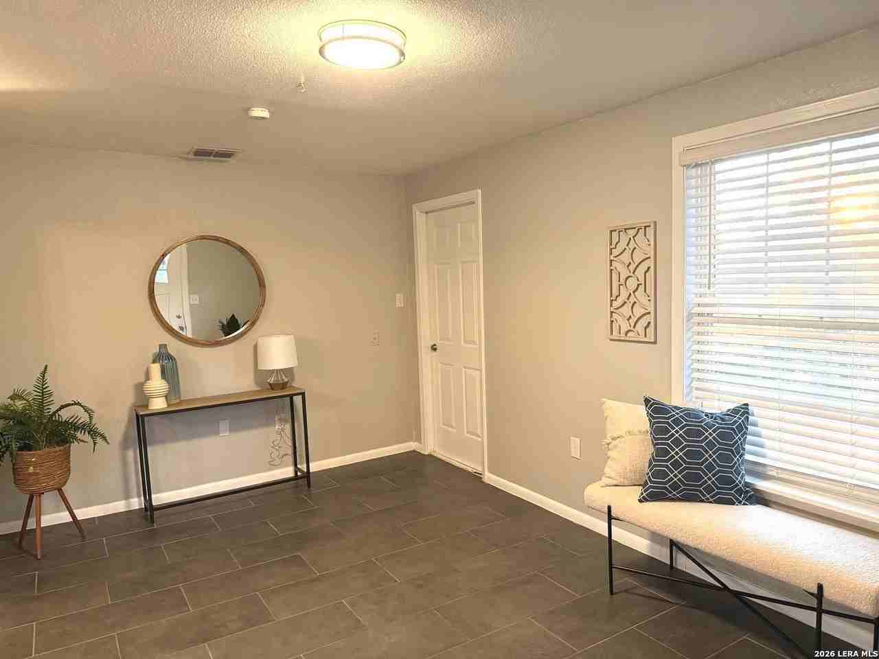 102 Antrim Dr - Photo 5 of 22