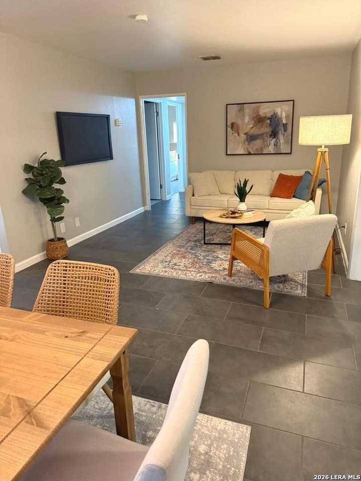 102 Antrim Dr - Photo 7 of 22