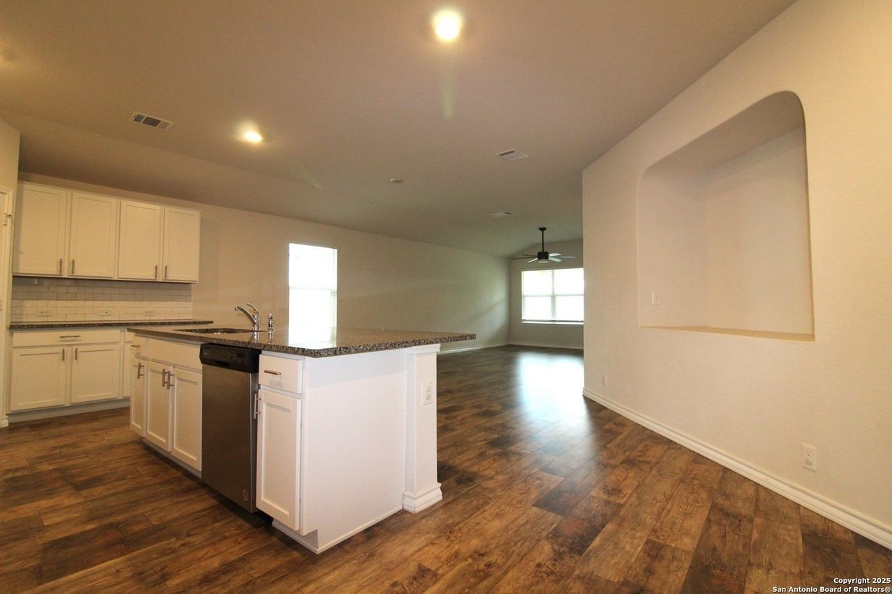 191 Amethyst Woodstar - Photo 3 of 30