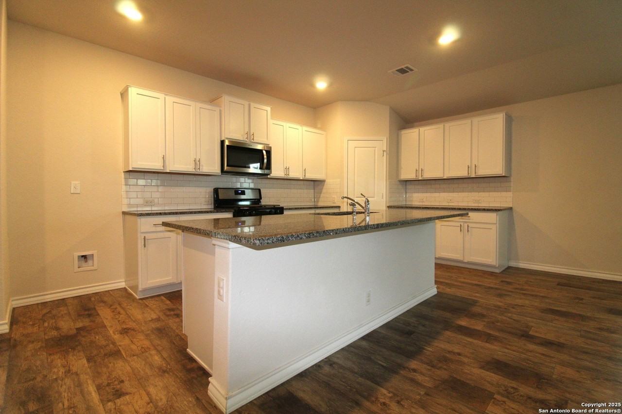 191 Amethyst Woodstar - Photo 5 of 30