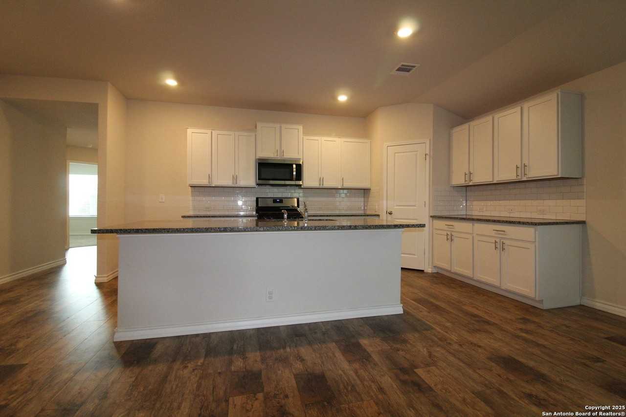 191 Amethyst Woodstar - Photo 6 of 30