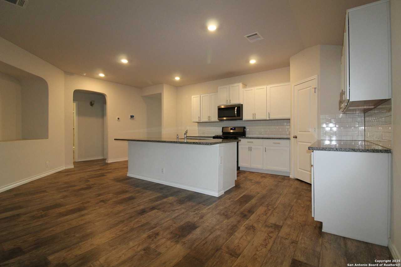 191 Amethyst Woodstar - Photo 7 of 30