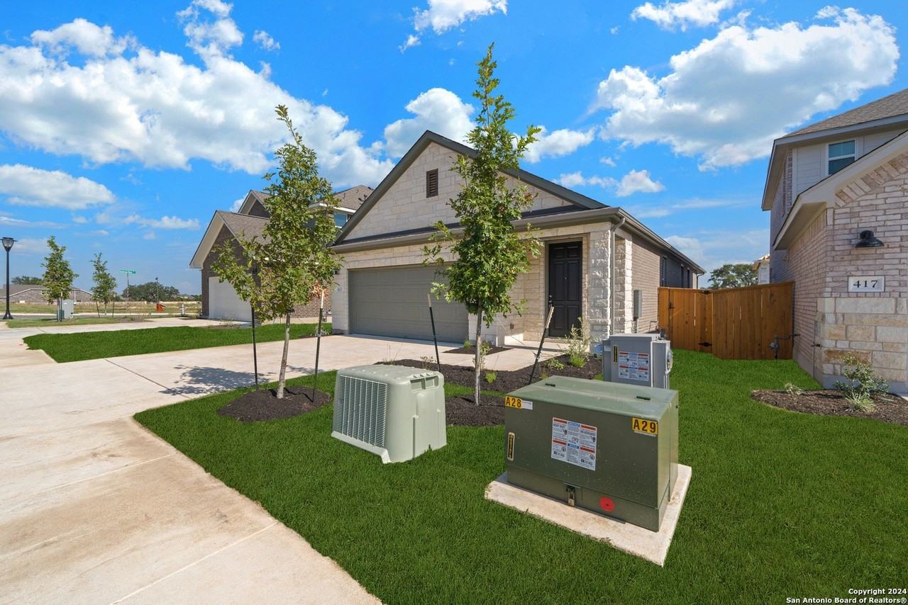 413 Possumhaw Ln - Photo 2 of 25