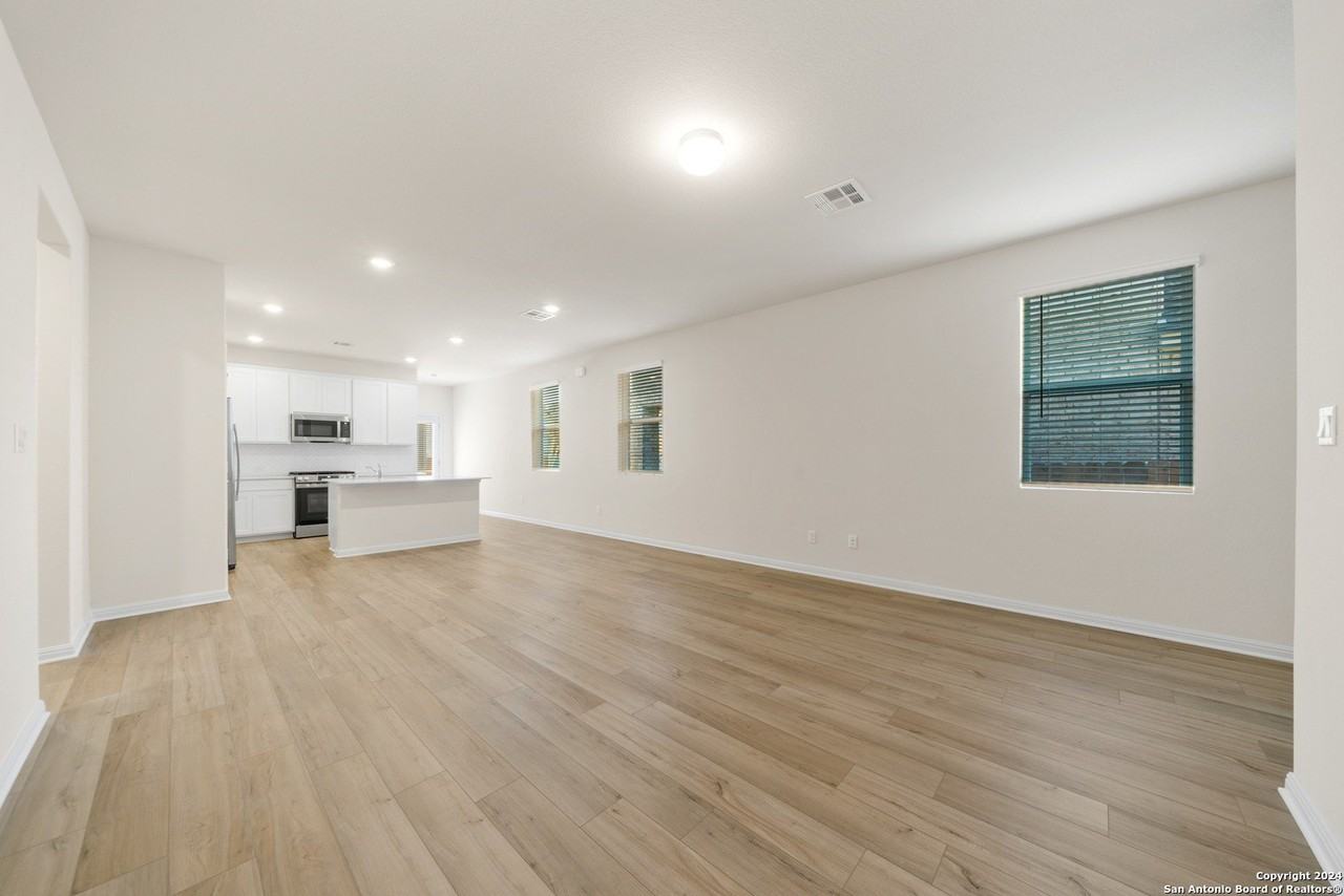 413 Possumhaw Ln - Photo 7 of 25