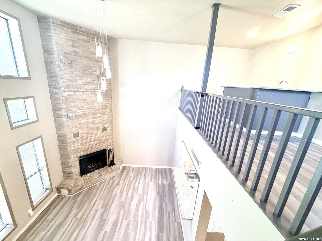 105 Brentwood Dr - Photo 3 of 17