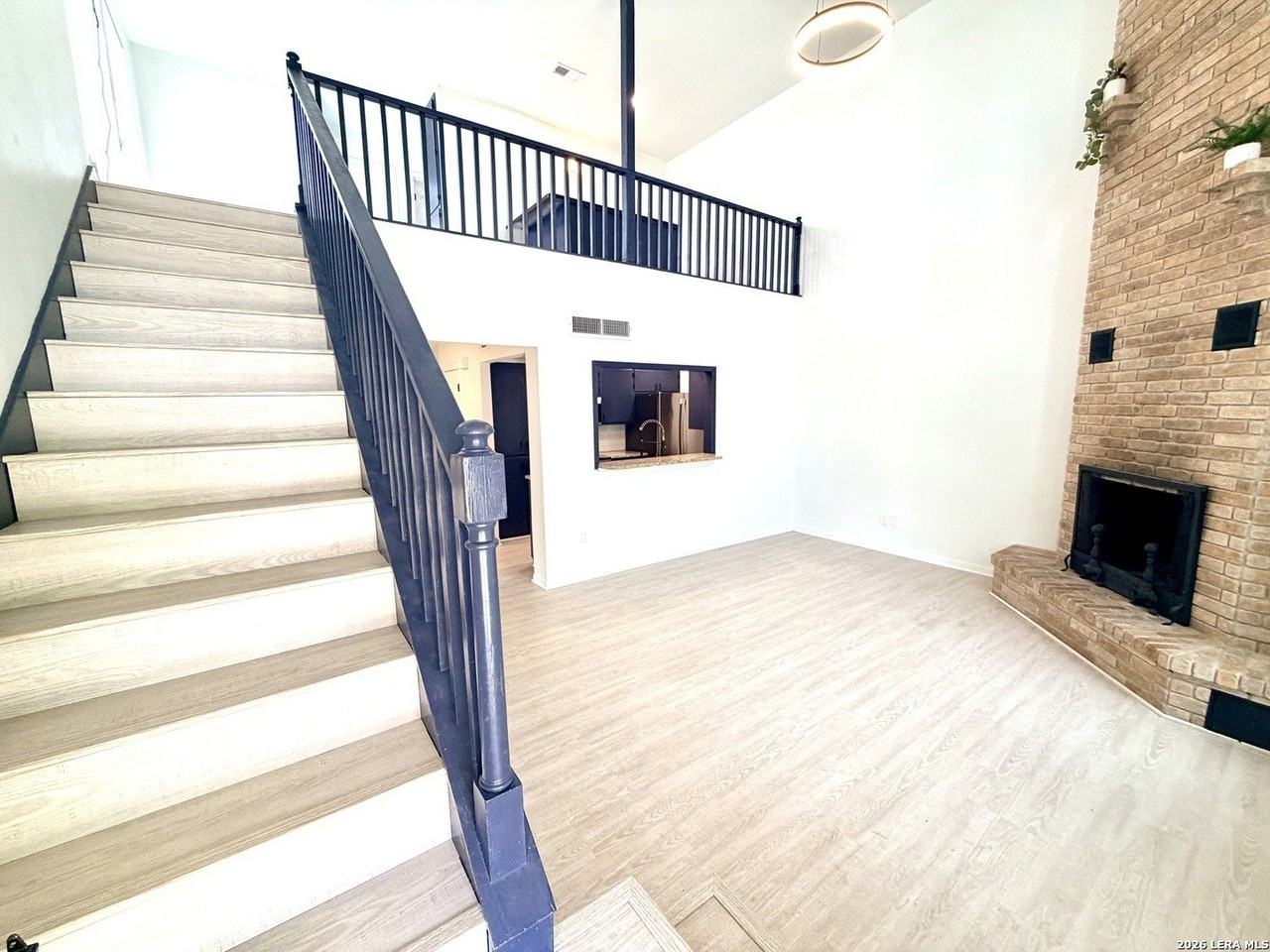 103 Brentwood Dr - Photo 2 of 17