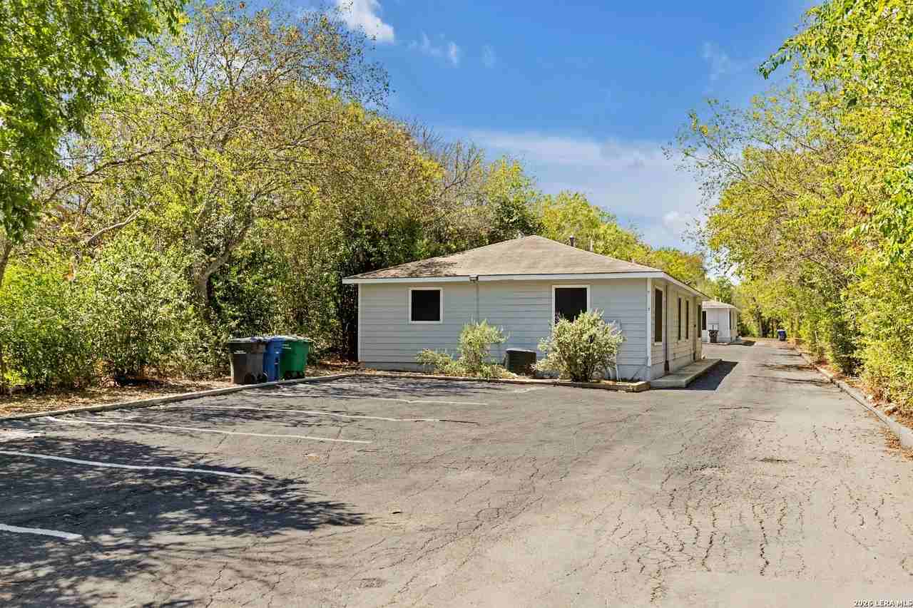 1655 Amanda St - Photo 5 of 17