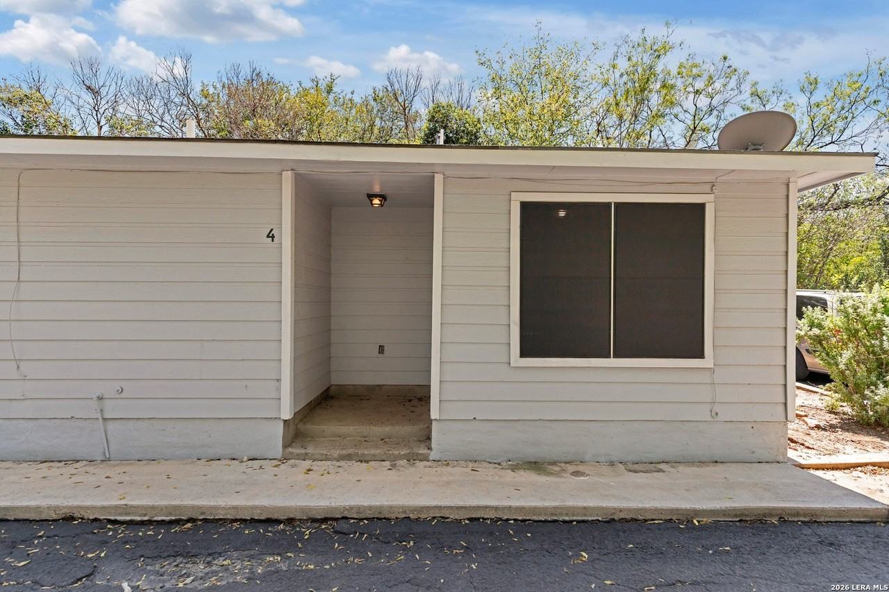 1655 Amanda St - Photo 6 of 17