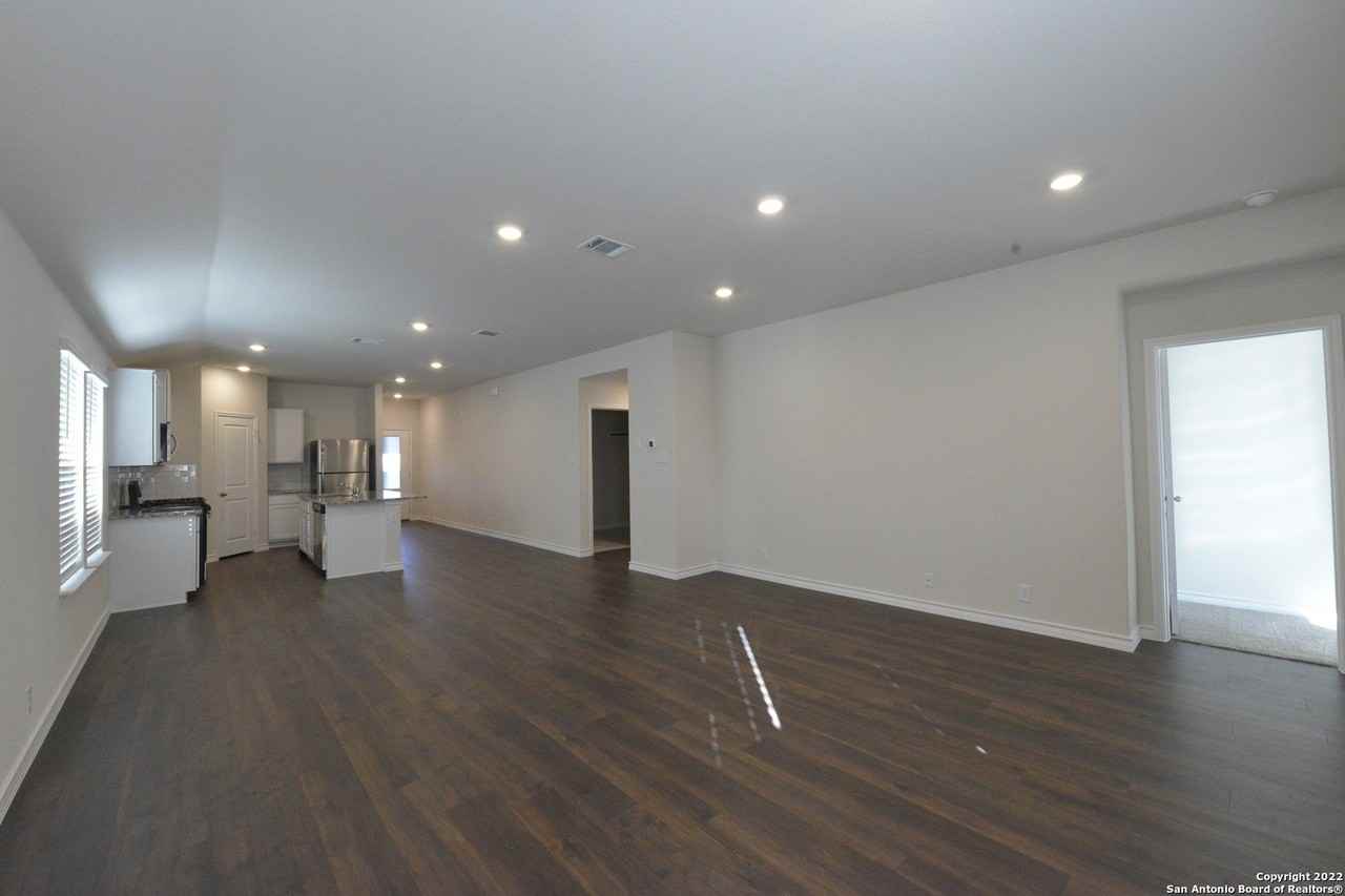 5530 Chase Fls - Photo 4 of 12